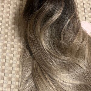 NEW Mixed Ash Blonde Wig (20 inches)